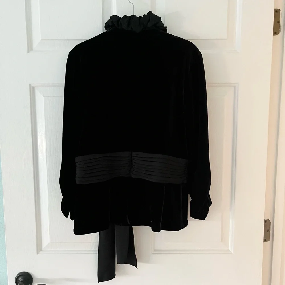 Tadashi Shoji Long Sleeved Jacket - Picture 4 of 4